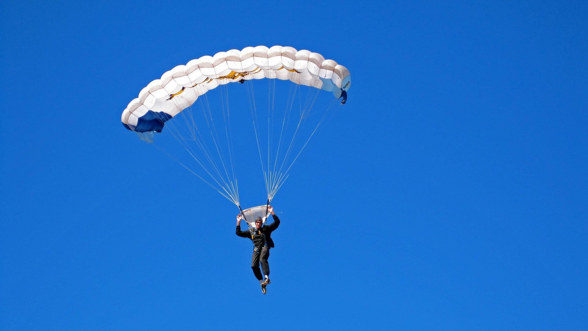 AIYOUXI.COM-青少年“未来领袖”篮球青训营在杭州持续火热，培养行业新秀，杭州篮球训练营18岁